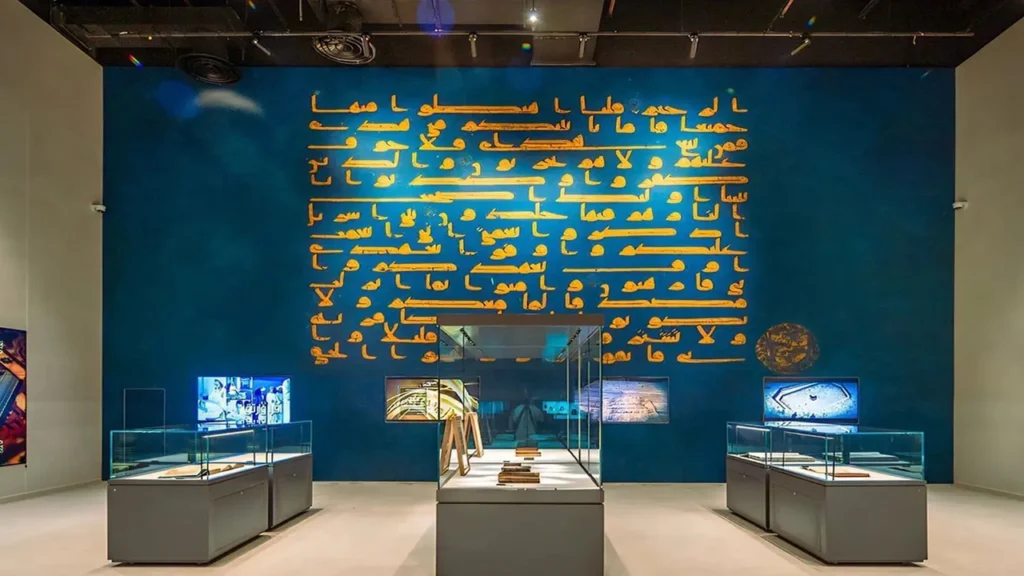 نسخة للقرن الثالث.. متاحف مكة تعرض المصحف الأزرق النادر وسط حضور واسع